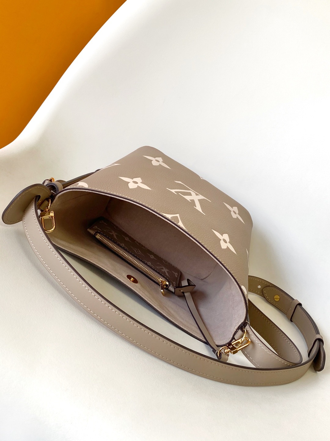 Louis Vuitton M13045 Women Shoulder Bags Size 16*18*12cm