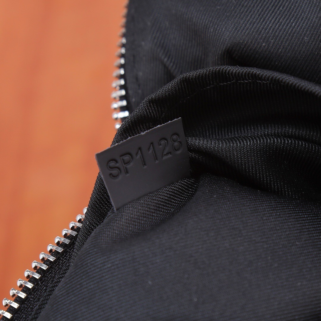 Louis Vuitton N41719 avenue Men Bags Size 20*31*10cm