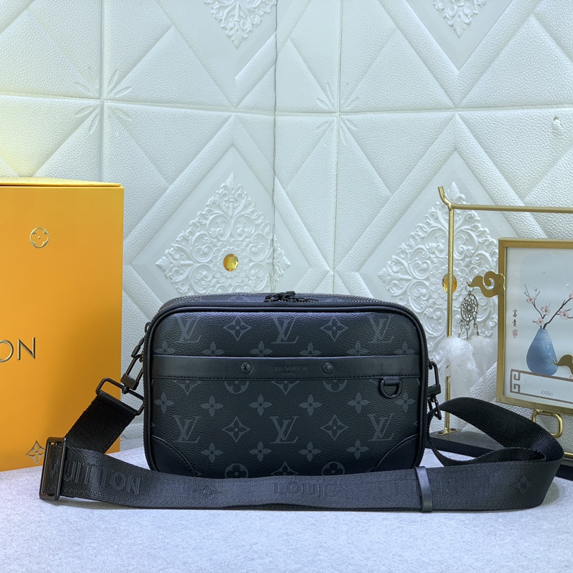 Louis Vuitton M46955 Alpha Shoulder Bags Size 11*18*6cm