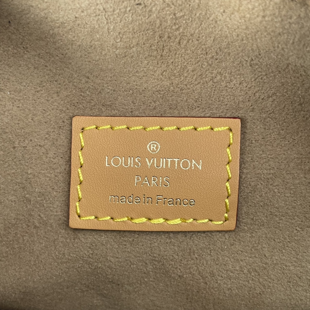 Louis Vuitton M45647 Boite Chapeau Souple Women Bags Size 22.5*20*8cm