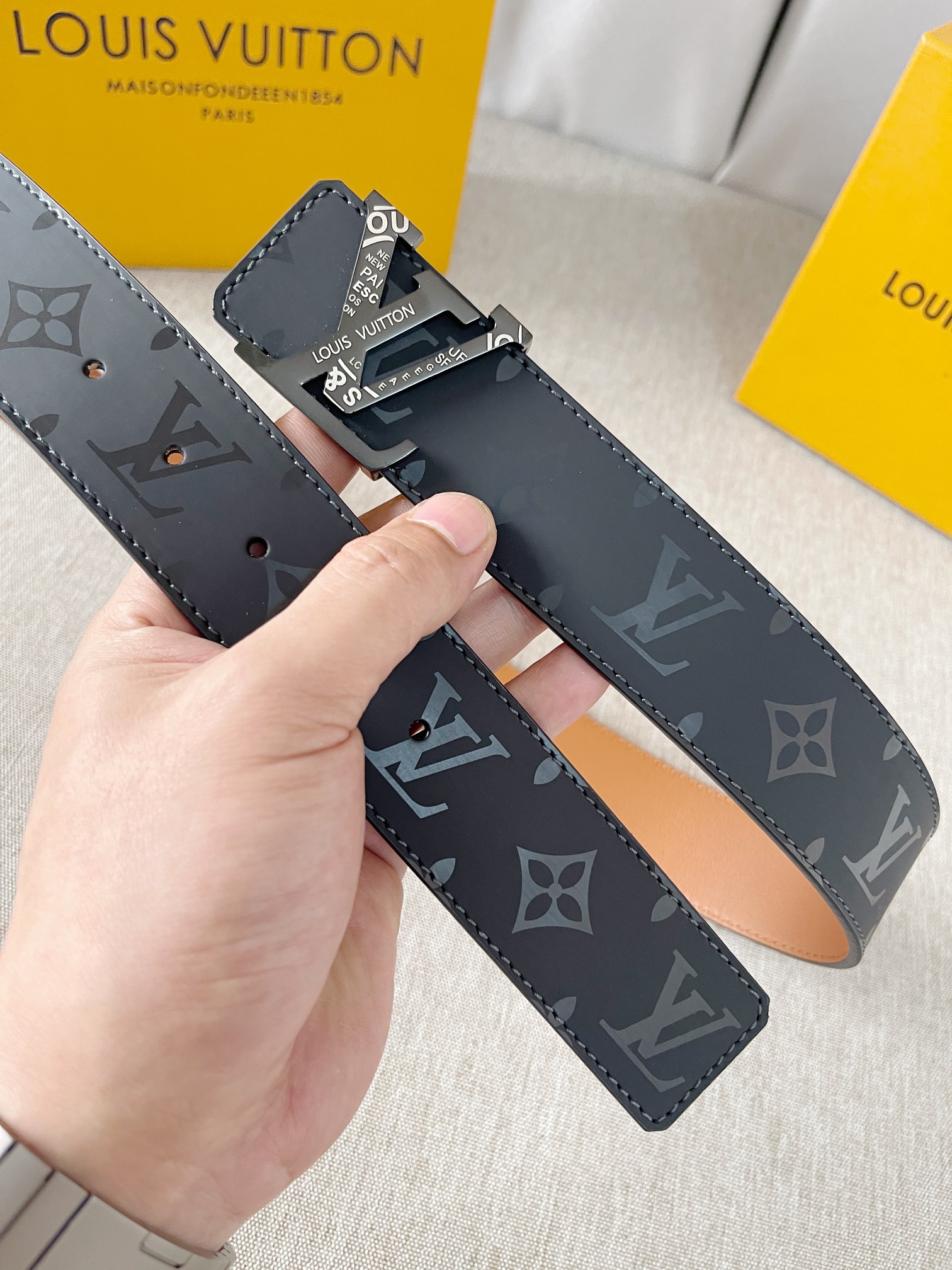 Louis Vuitton Men Belt Width 4cm