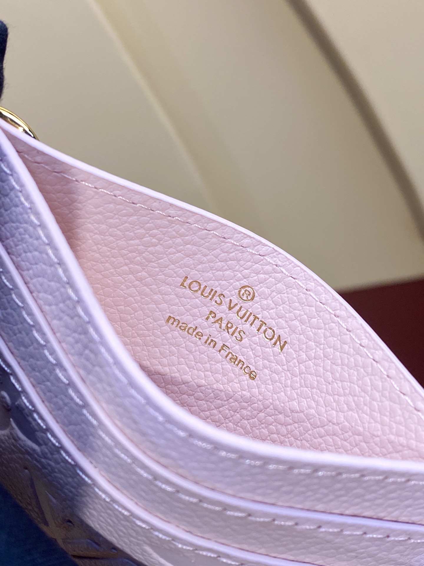 Louis Vuitton M82132 Card Holder Size 10*7cm