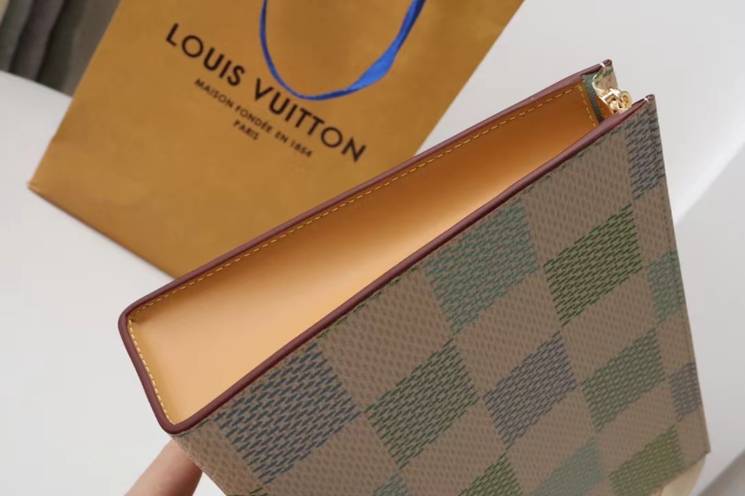 Louis Vuitton Monogram Titanium Clutch Bags Size 26*20*5cm