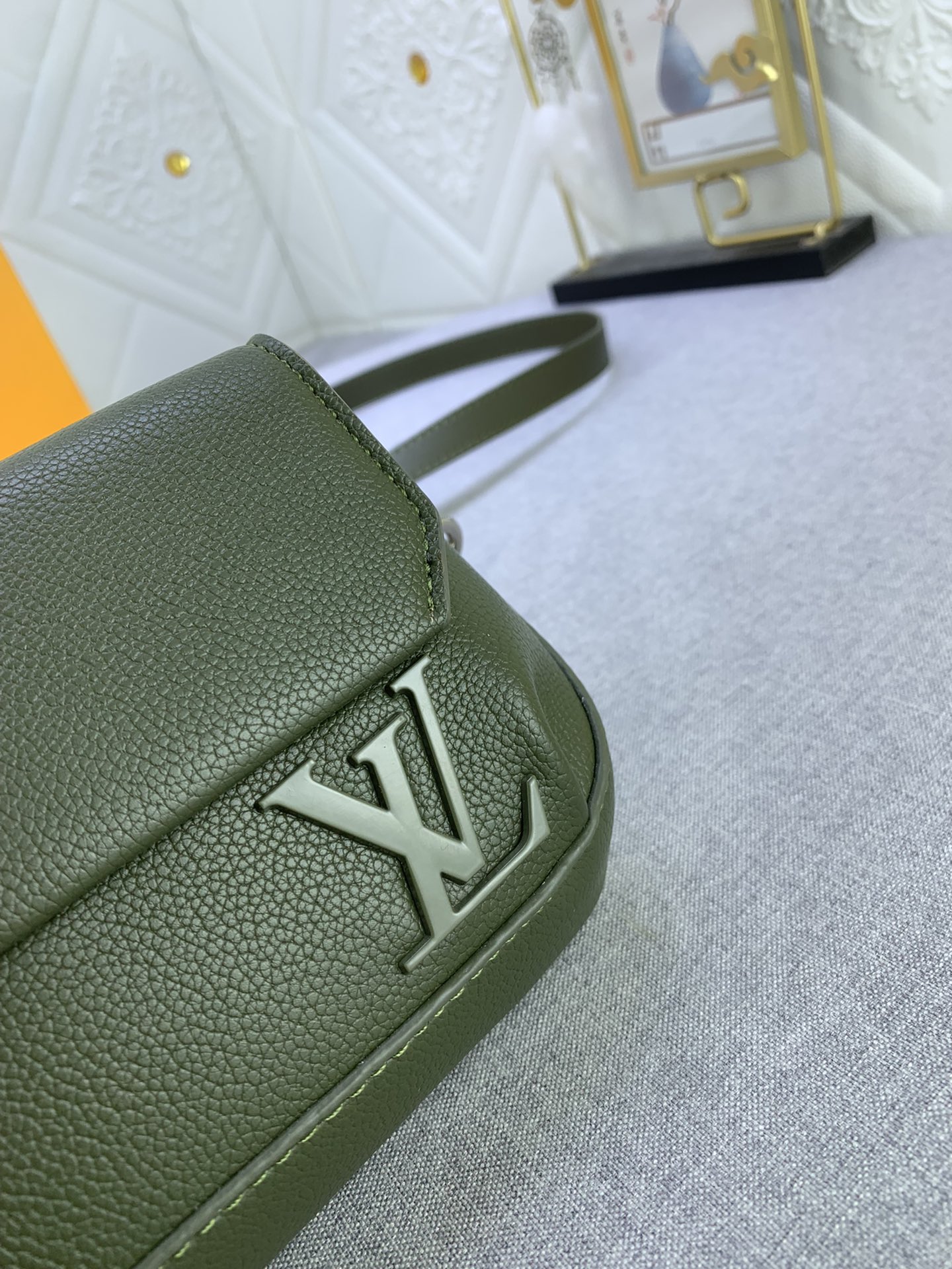 Louis Vuitton M83560 Pilot Shoulder Bags Size 20*12*5cm