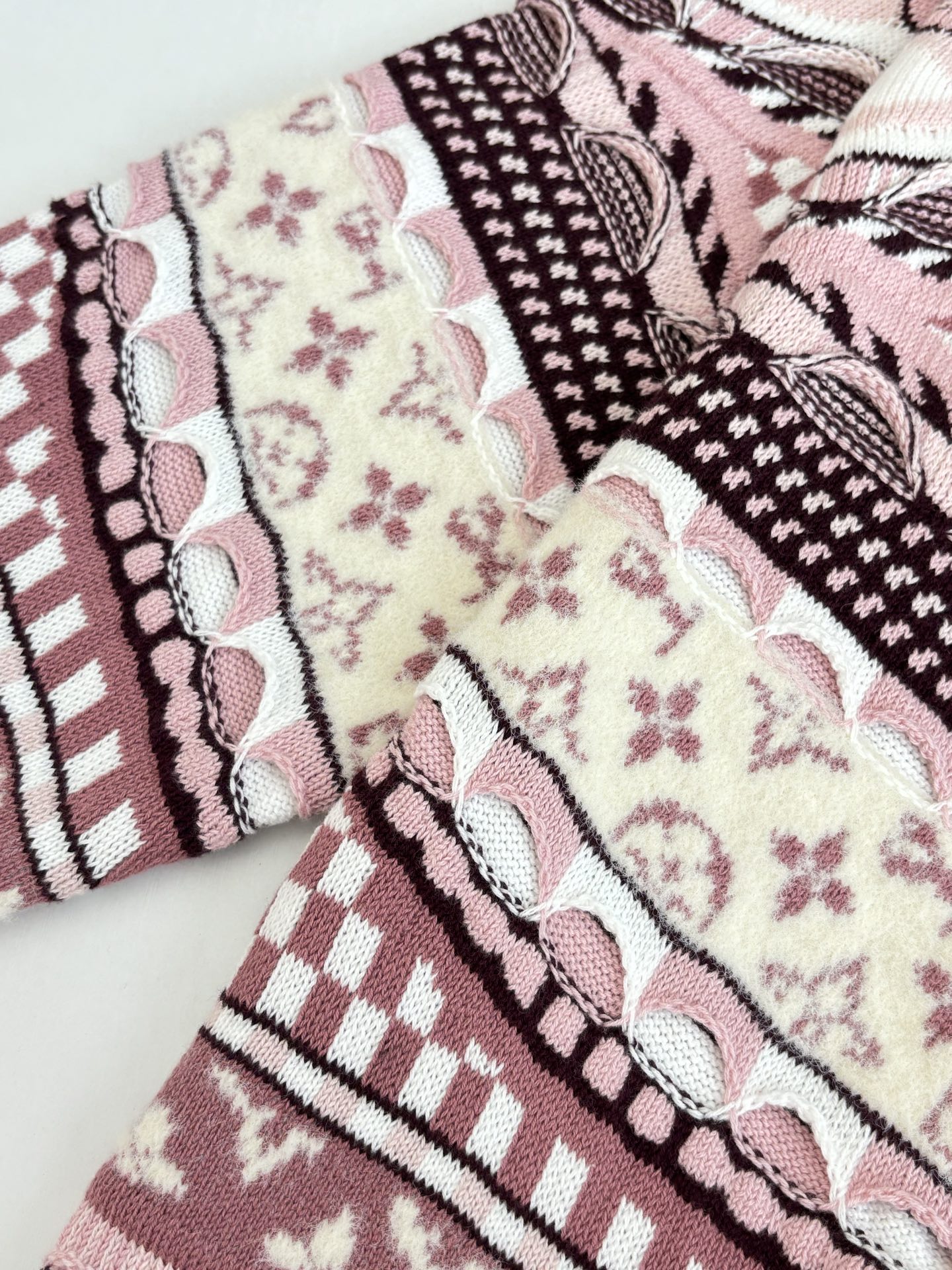 Louis Vuitton Unisex Sweatshirt Size S-XL