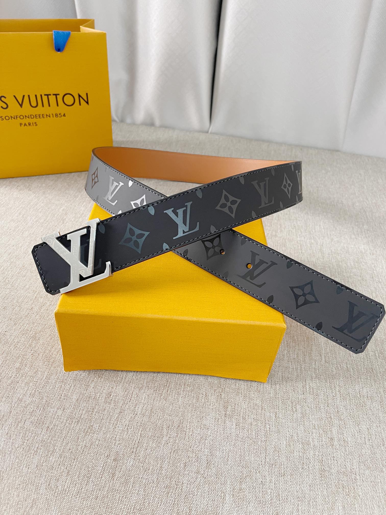 Louis Vuitton Men Belt Width 4cm
