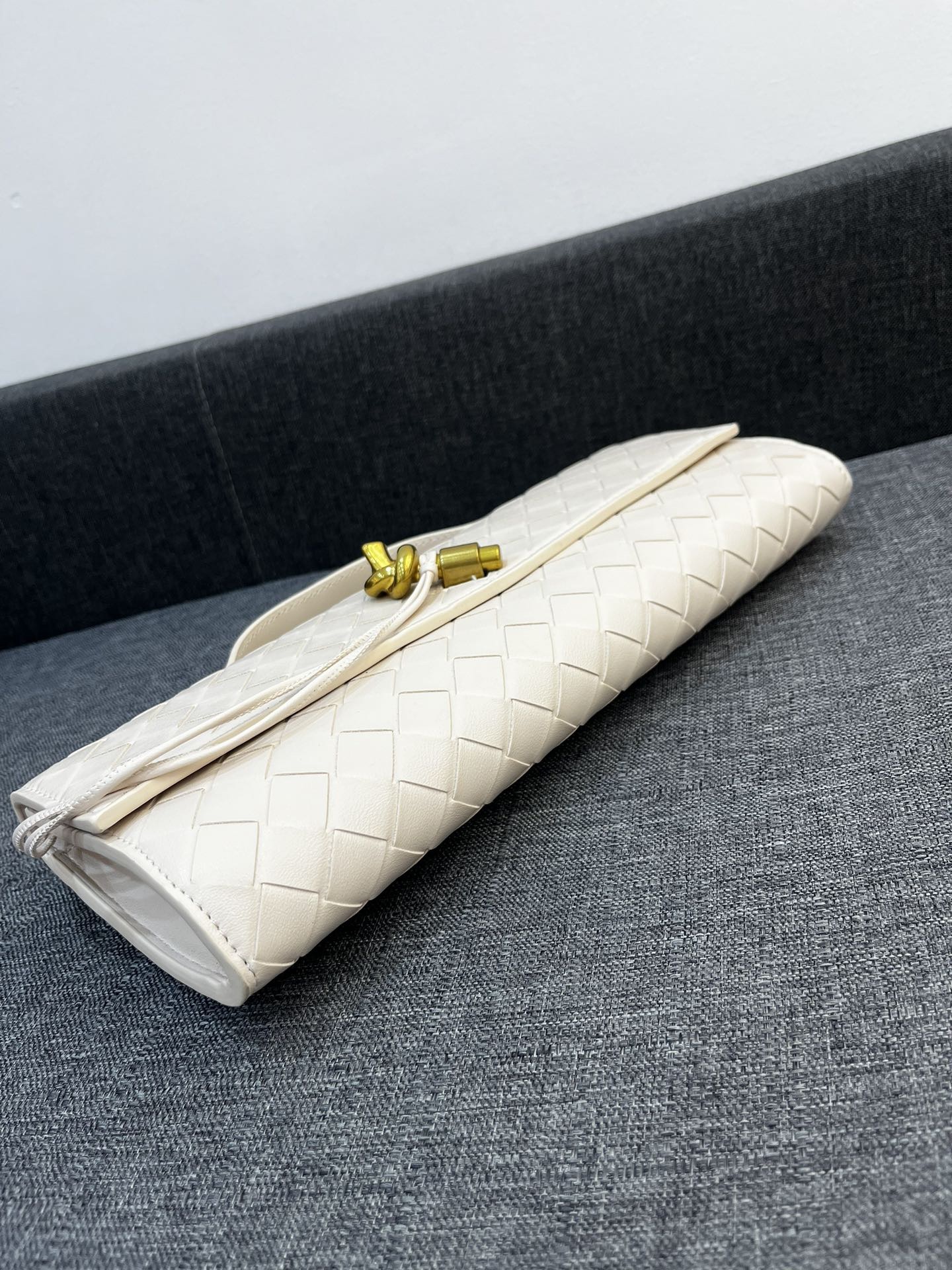 Bottega Veneta Andiamo Clutch 30*13*4cm