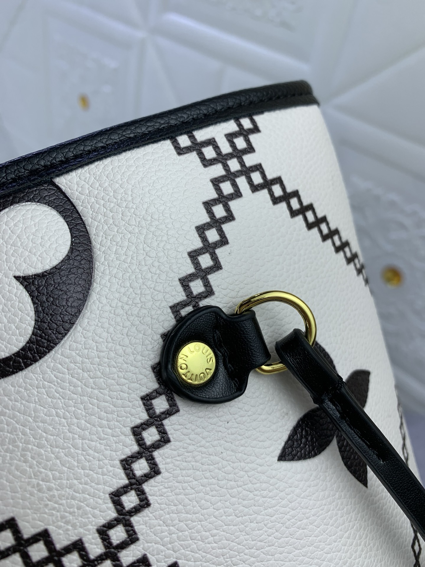 Louis Vuitton Shopping Bags 31*28*14cm