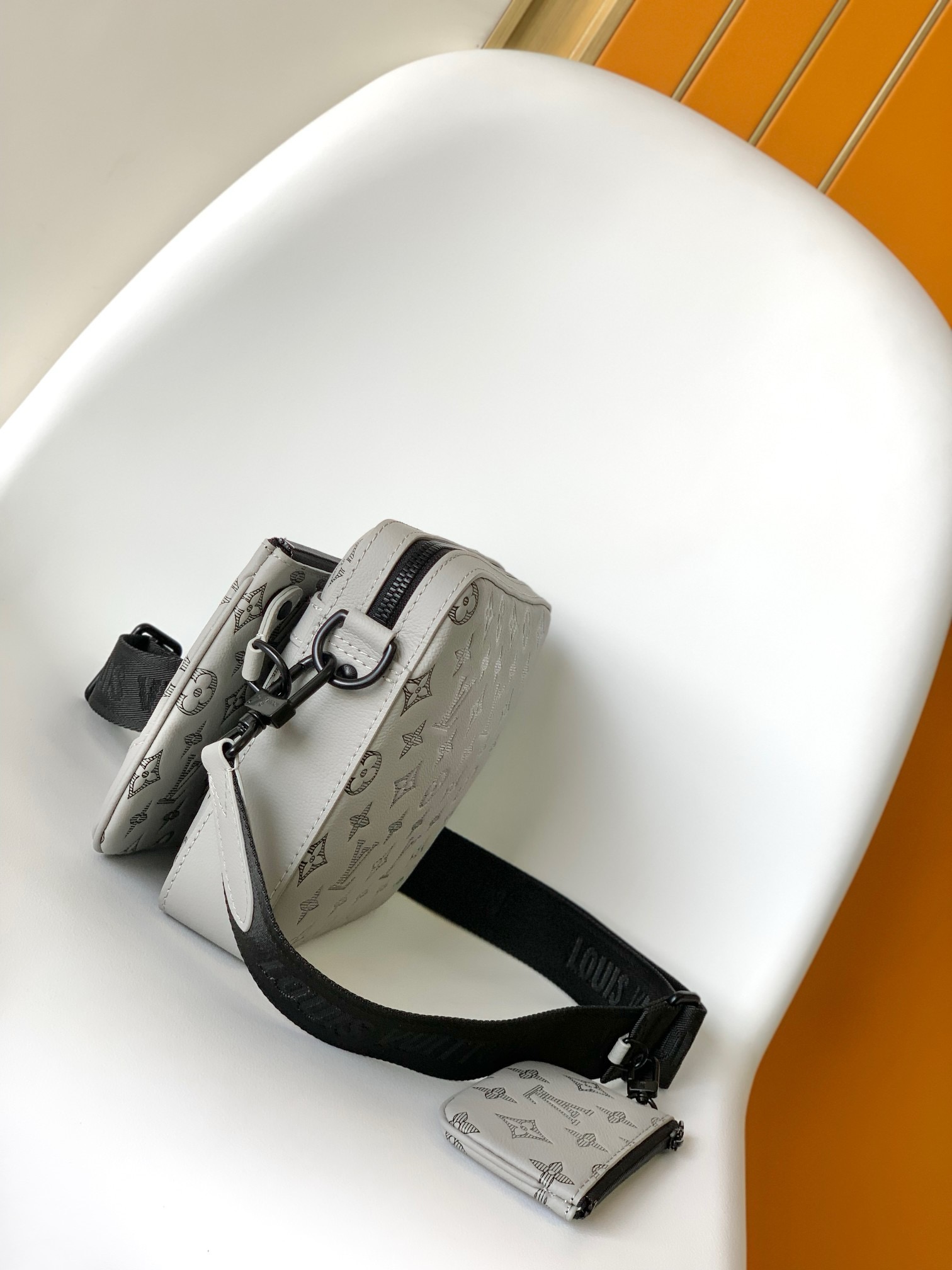 Louis Vuitton M46603 Men Shoulder Bags Size 25*18.5*7cm