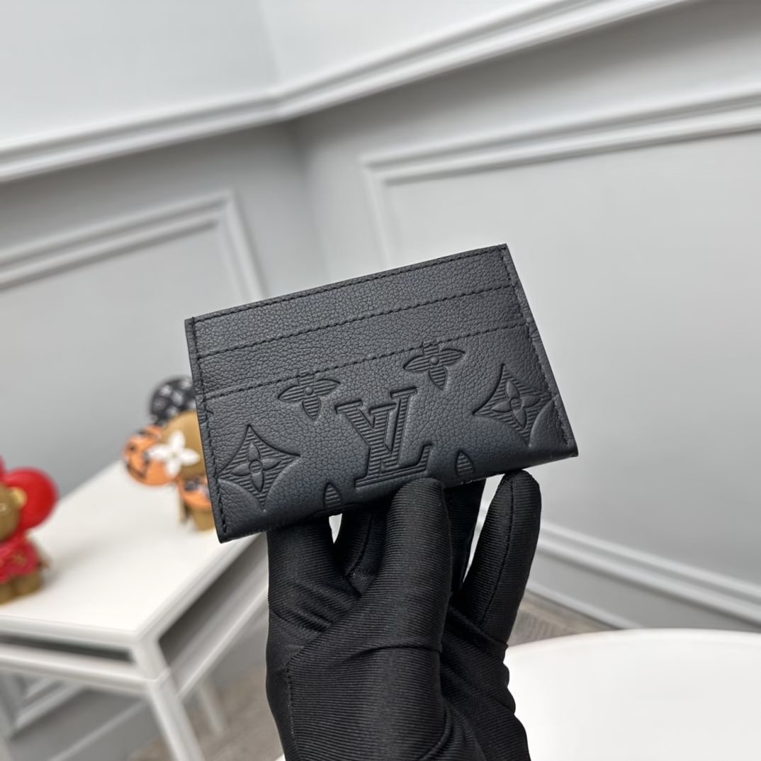 Louis Vuitton M81415 Card Holder Size 11*7*1.5cm