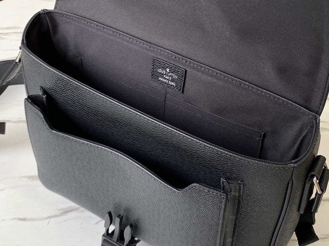 Louis Vuitton M30746 Taigarama Men Shoulder Bags Size 29*23*11.5cm