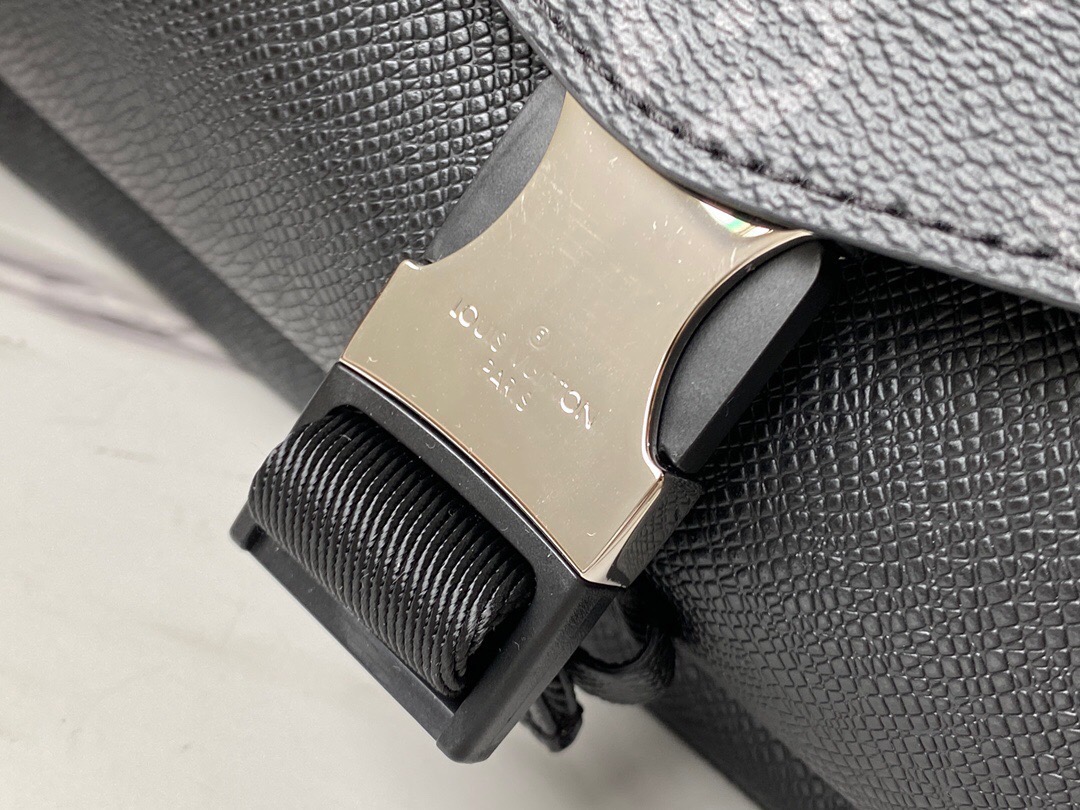 Louis Vuitton M30746 Taigarama Men Shoulder Bags Size 29*23*11.5cm