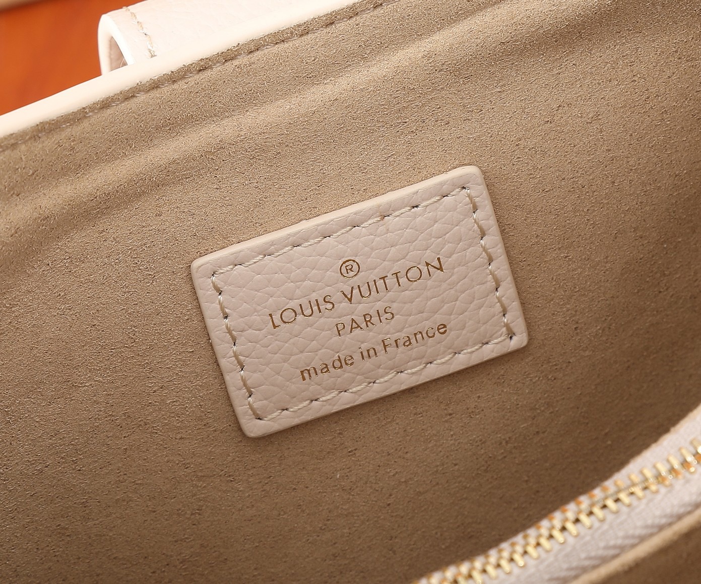 Louis Vuitton M24990 Low Key Shoulder Bag Size 26*18*7cm