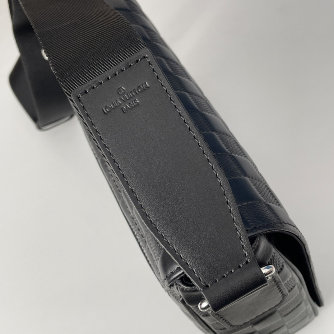 Louis Vuitton N42711 District Men Bags Size 26*20*7cm