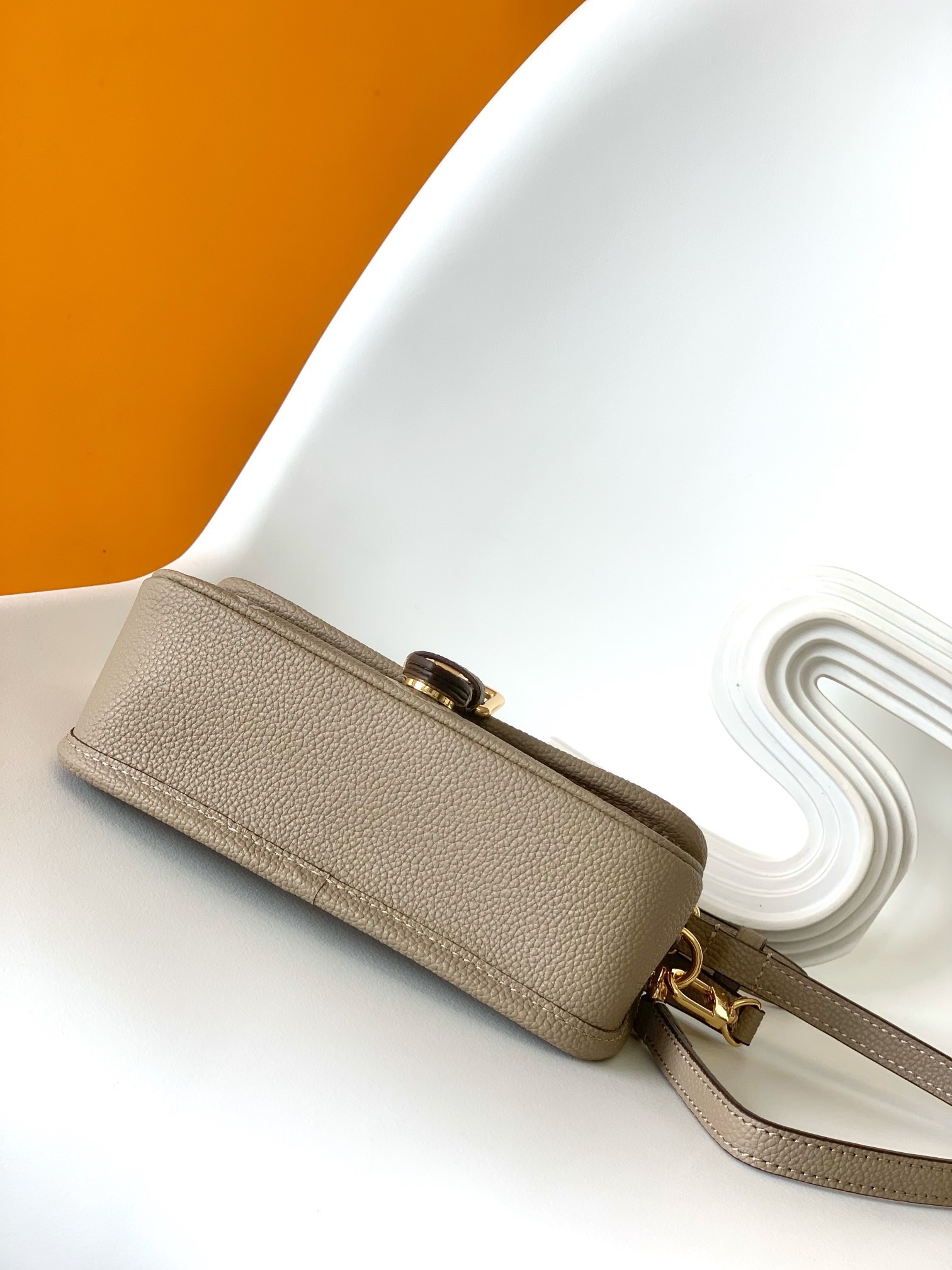 Louis Vuitton M83300 Nano Diane Women Shoulder Bags Size 19*10.5*6cm