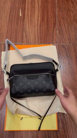 Louis Vuitton M30233 Outdoor Messenger Men Bags Size 29.5*20*10.5cm