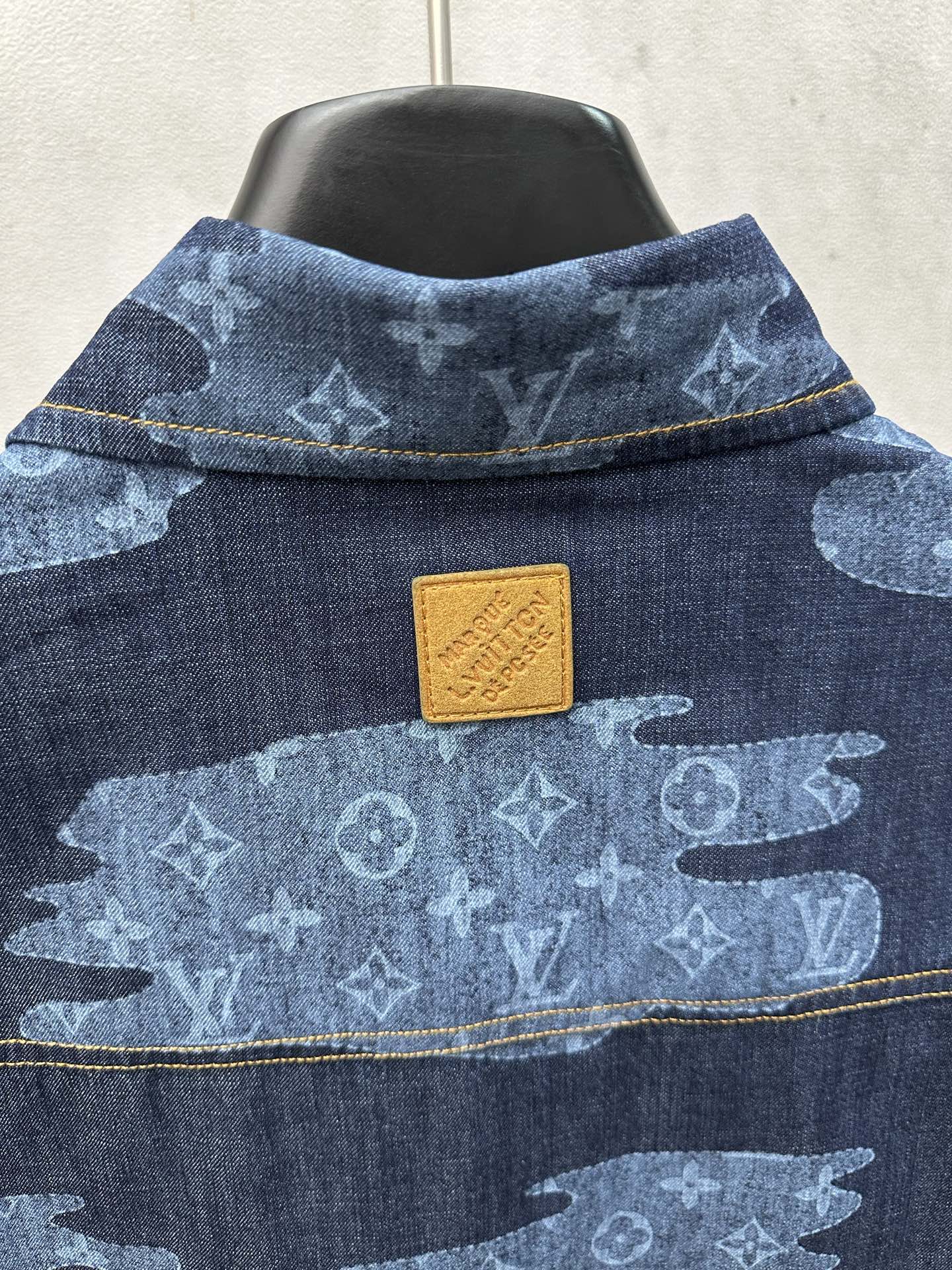 Louis Vuitton Unisex T Shirt Size S-XL