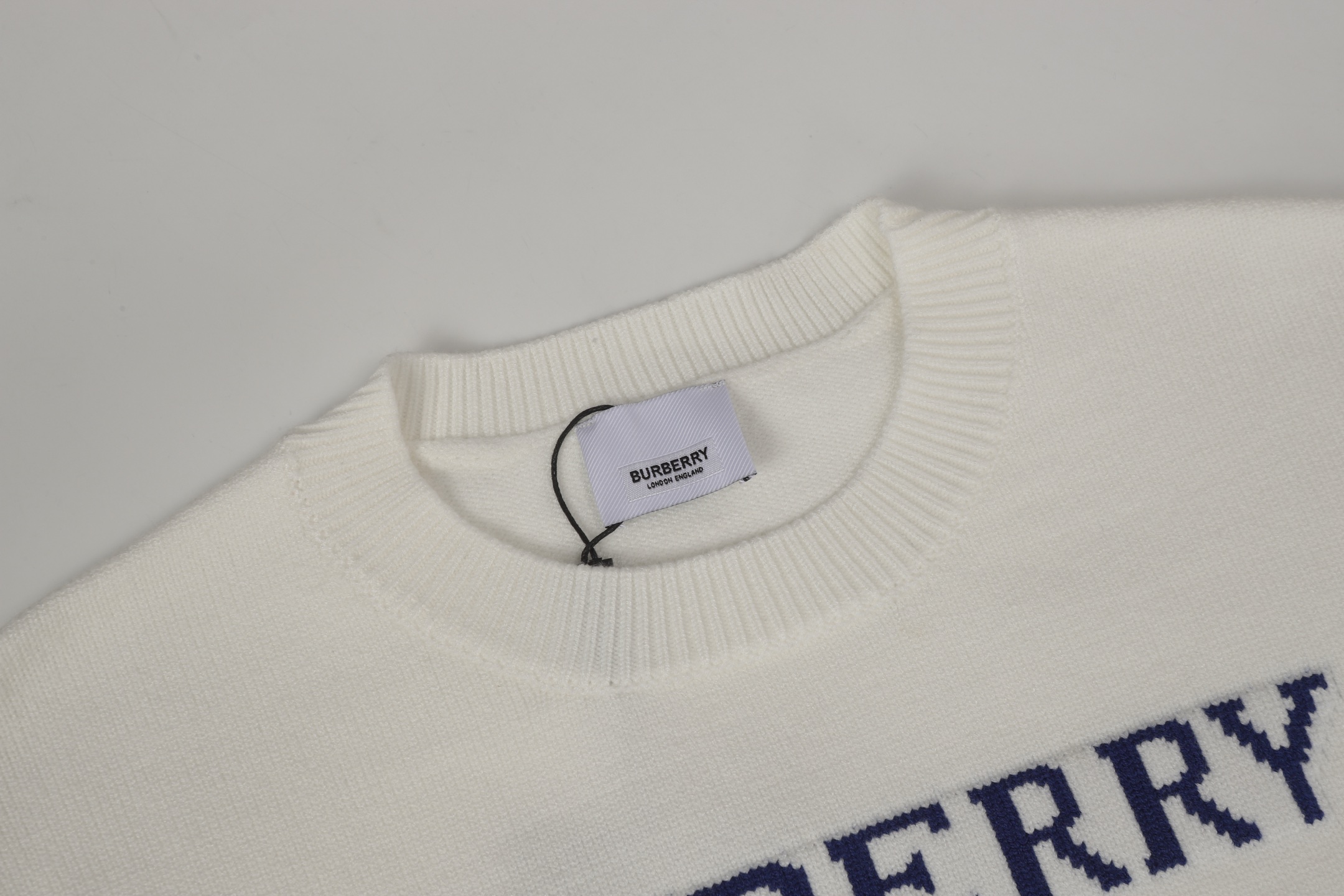 Burberry Unisex Sweatshirt Size S-L