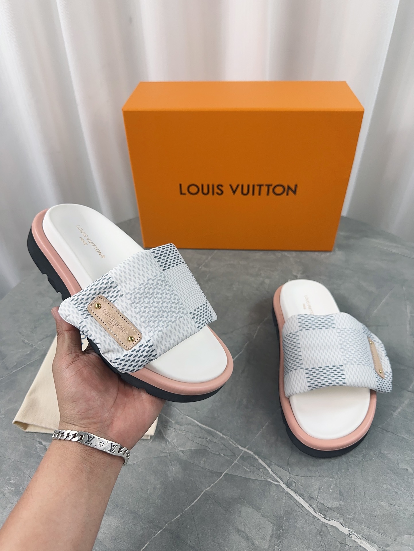 Louis Vuitton 2024ss Pool Pillow Comfort Slippers Size 36-45