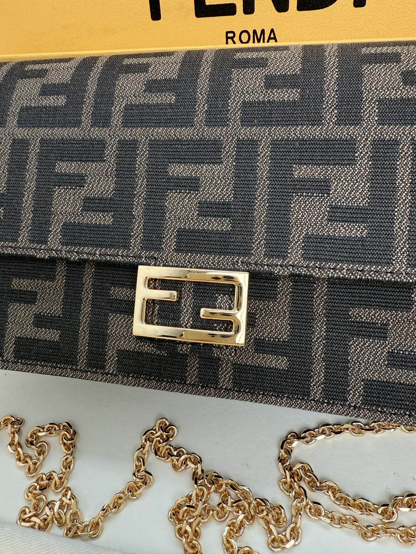 Fendi Shoulder Bags Size 21*11*5cm