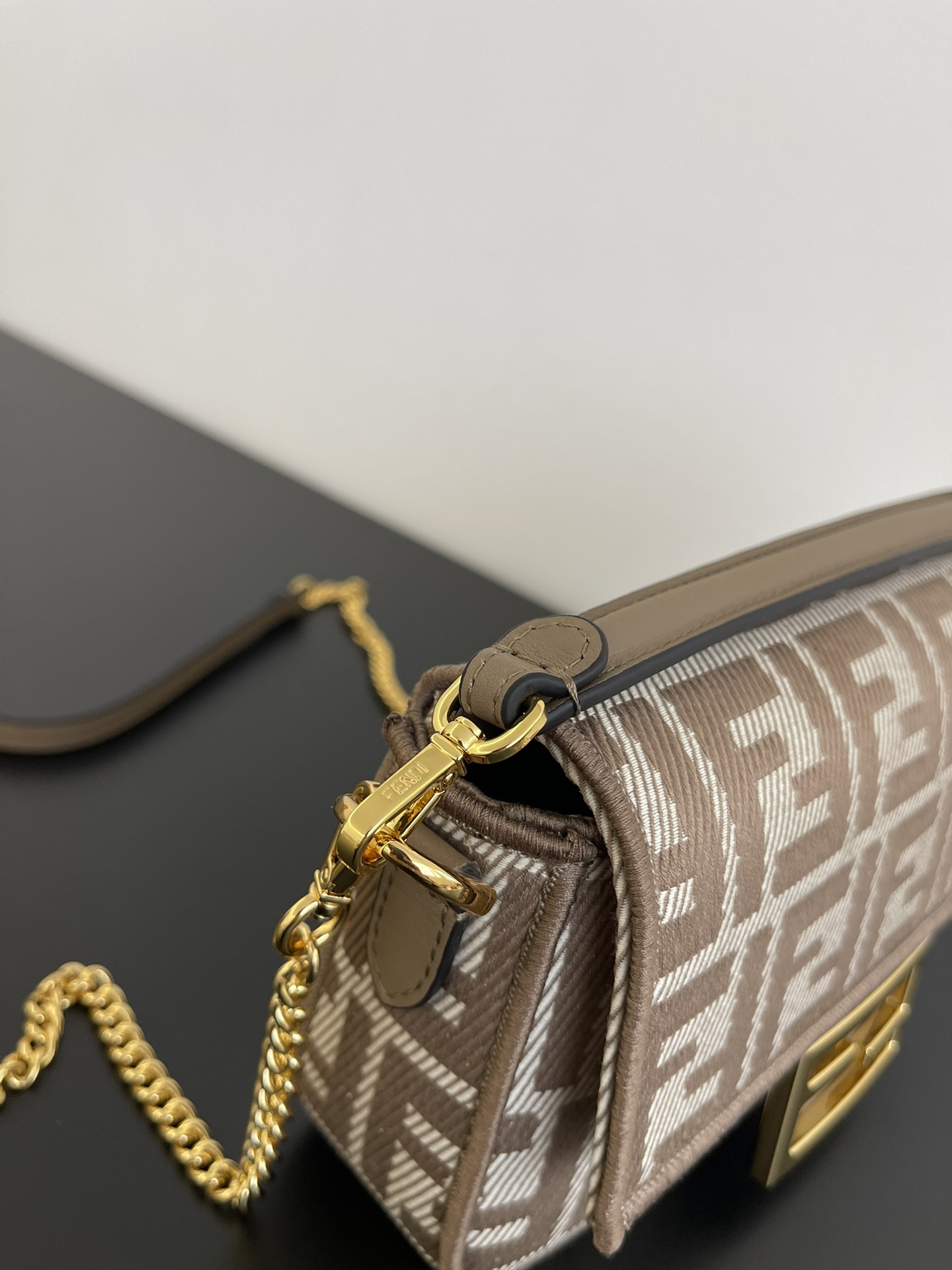 Fendi Baguette Shoulder Bags Small 19*10*4cm