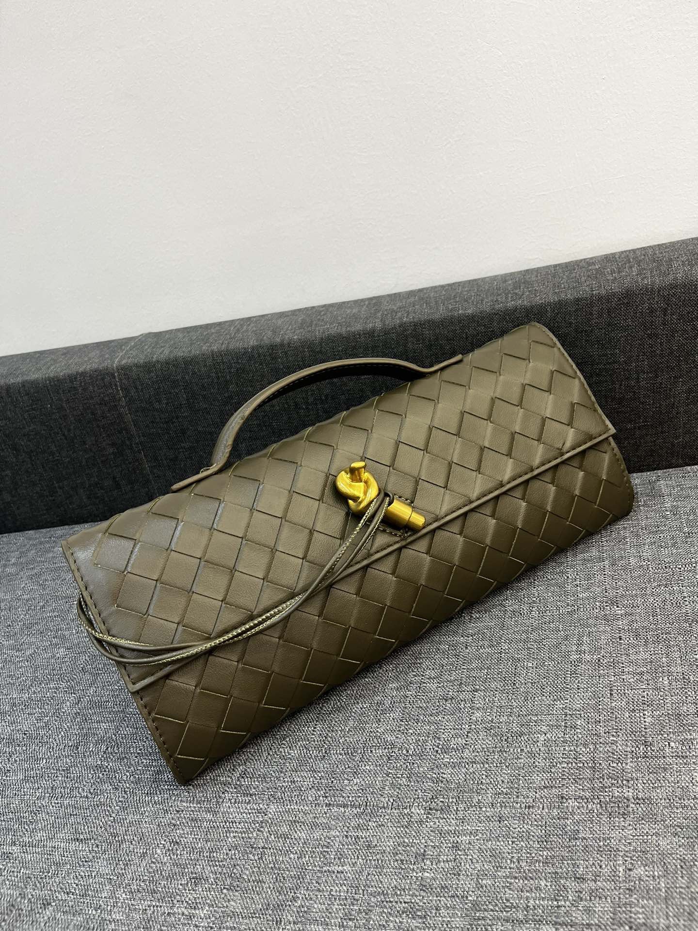 Bottega Veneta Andiamo Clutch 30*13*4cm
