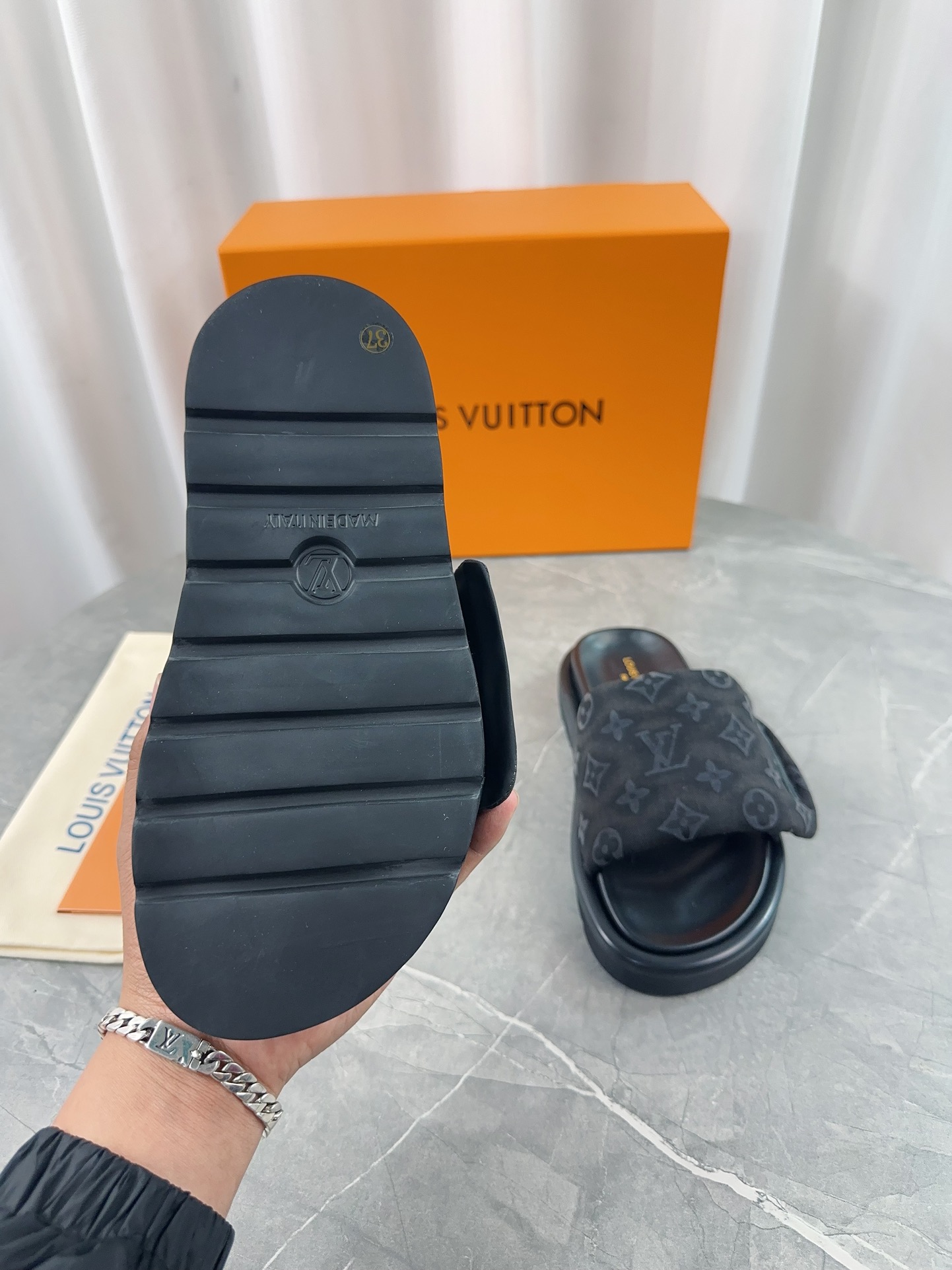 Louis Vuitton 2024ss Pool Pillow Comfort Slippers Size 36-45