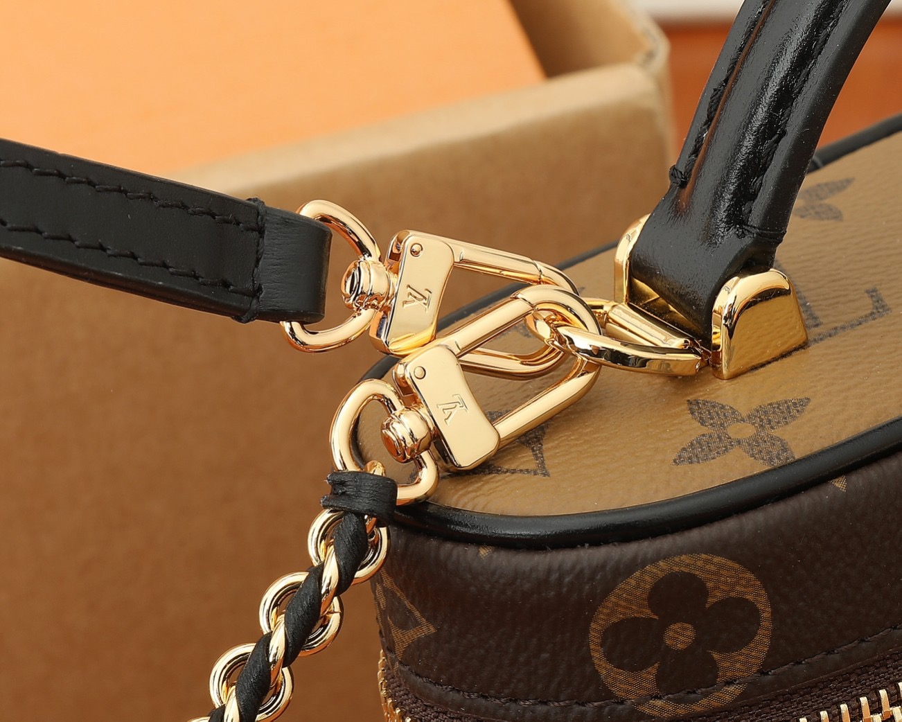 Louis Vuitton M47125 Vanity Chain Pouch Shoulder Bags Size 19*11*6cm