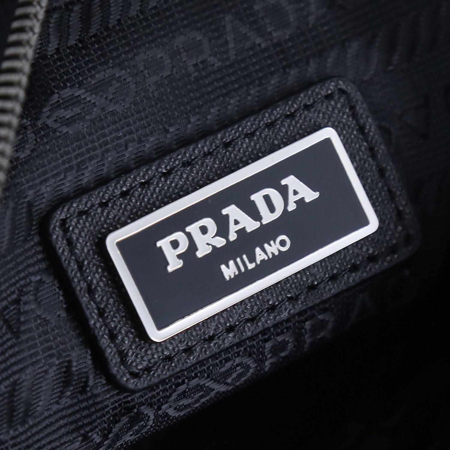 Prada 2VH113 Re-Nylon and Saffiano Leather Shoulder Bags Size 24*18.5*6cm