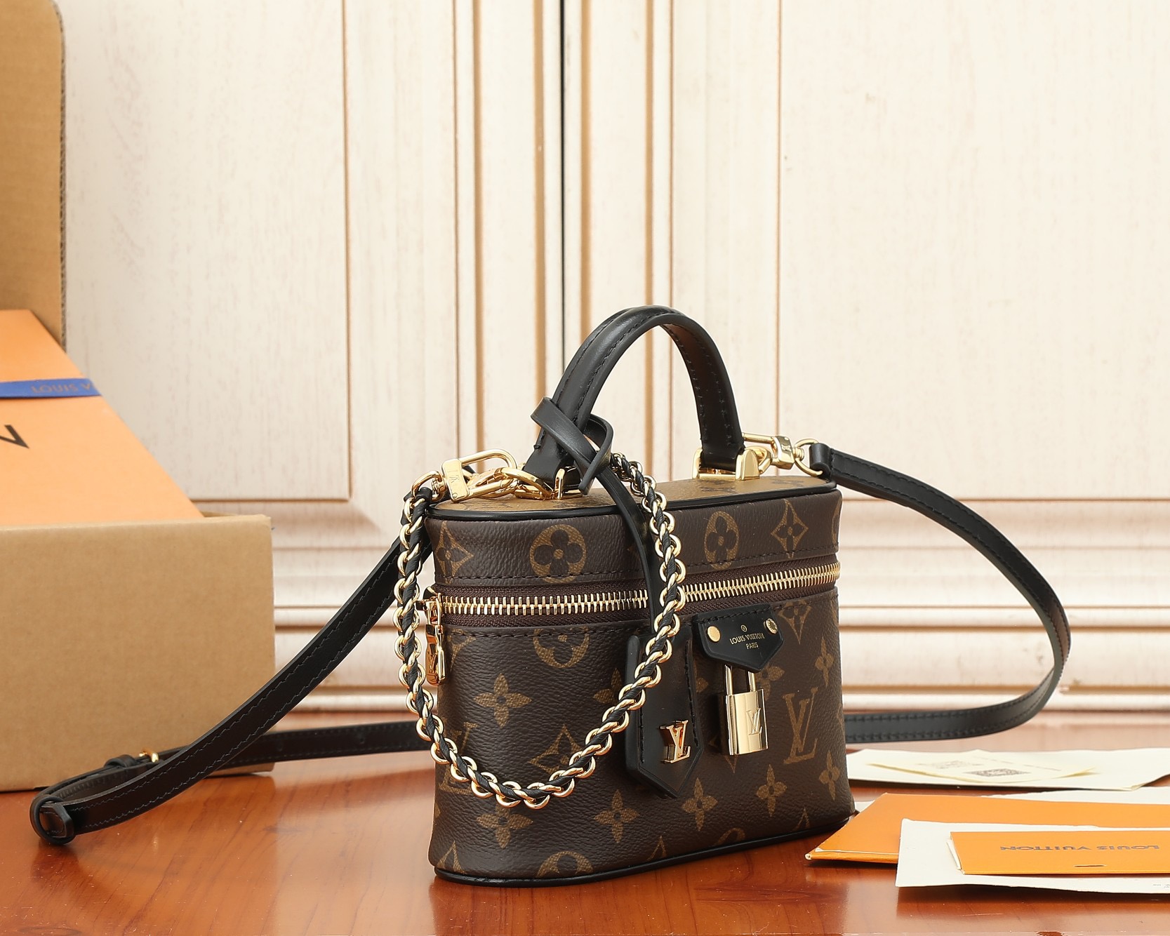 Louis Vuitton M47125 Vanity Chain Pouch Shoulder Bags Size 19*11*6cm