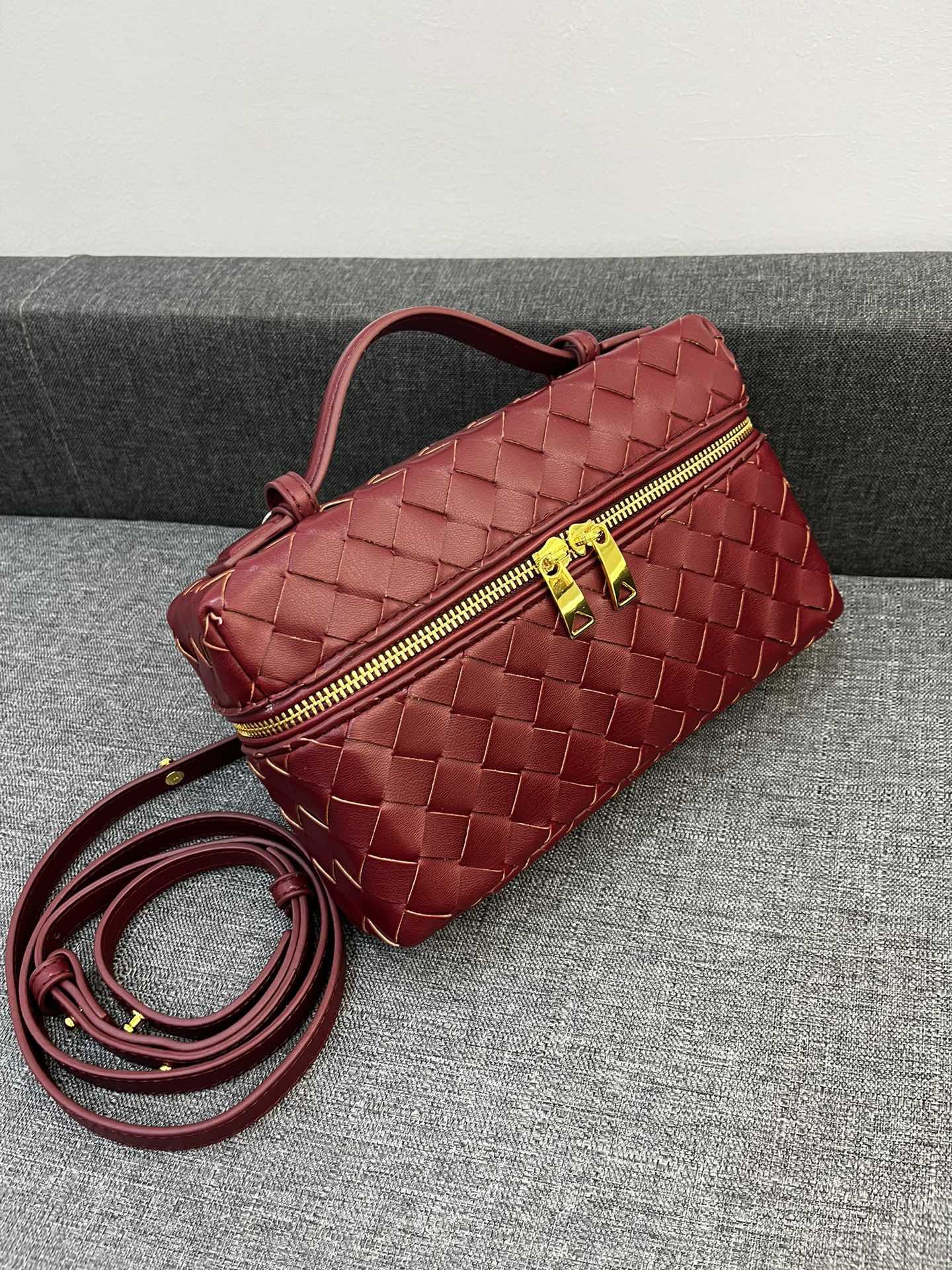 Bottega Veneta Vanity Case Shoulder Bags 24*13*6cm