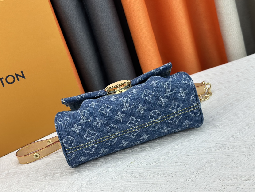 Louis Vuitton M45859 Favorite Denim Cowboy Shoulder Bags Size 24*14*9cm