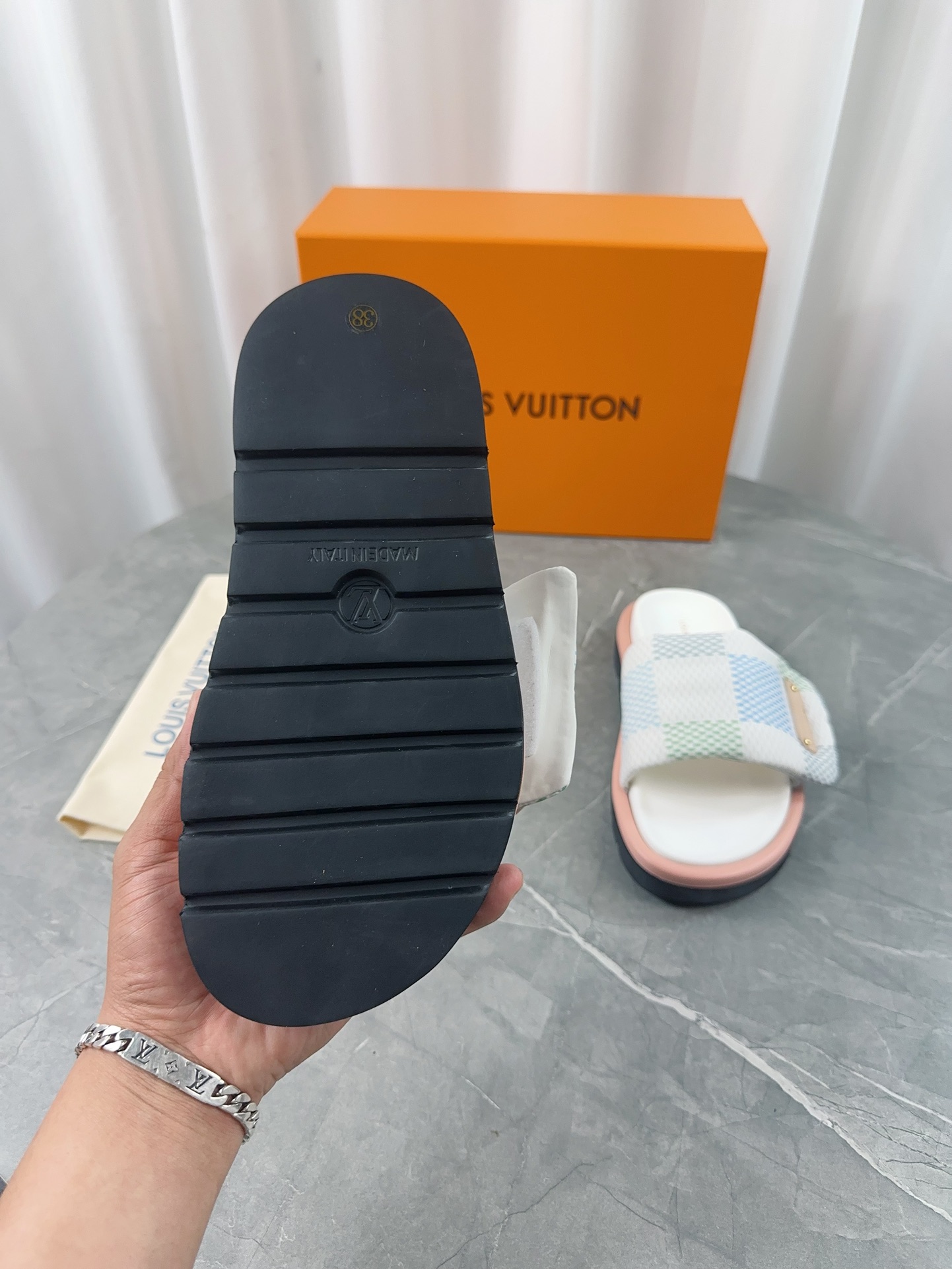 Louis Vuitton 2024ss Pool Pillow Comfort Slippers Size 36-45