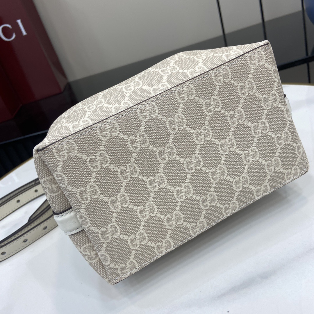 Gucci GG Emblem Women Shoulder Bags Size 20*18*11cm