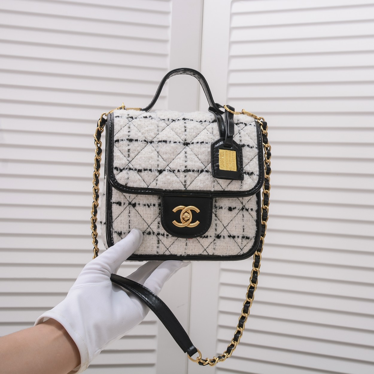 Chanel Chain Shoulder Bags Size 18*17*7cm Black White