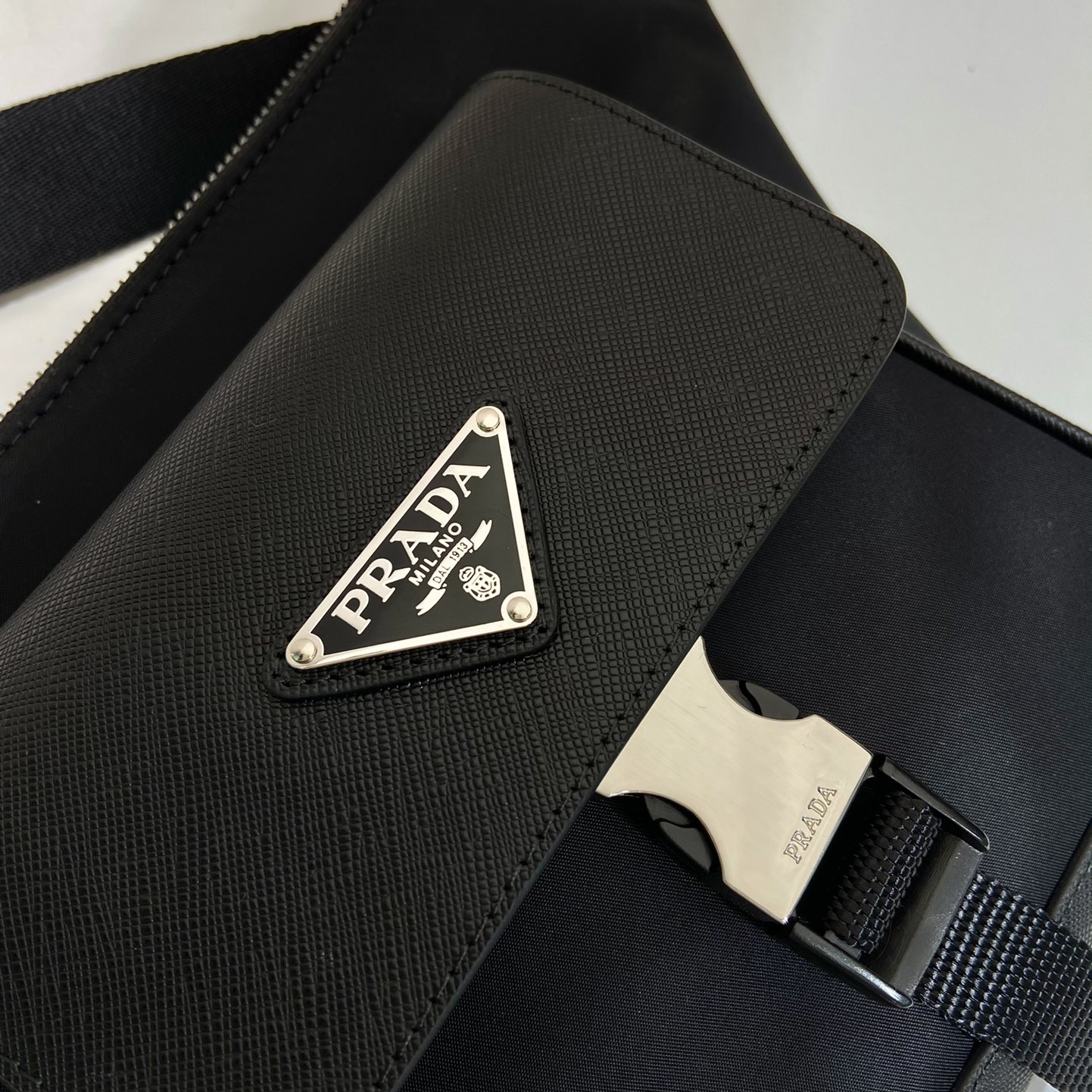 Prada 2VH160 Re-Nylon and Saffiano Leather Shoulder Bags Size 20*16*2.5cm