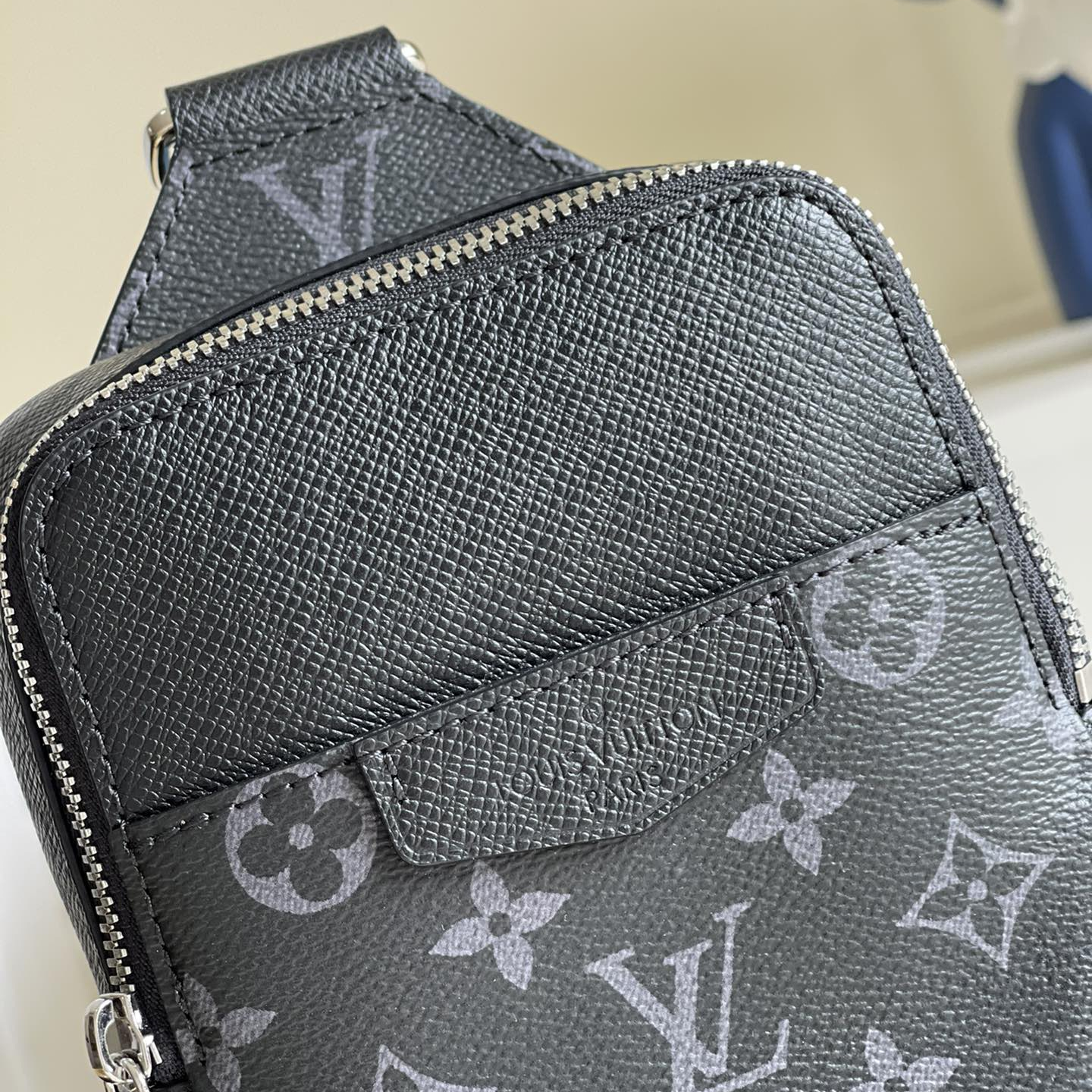 Louis Vuitton M30741 Outdoor Slingbag Men Bags Size 21*13*5cm