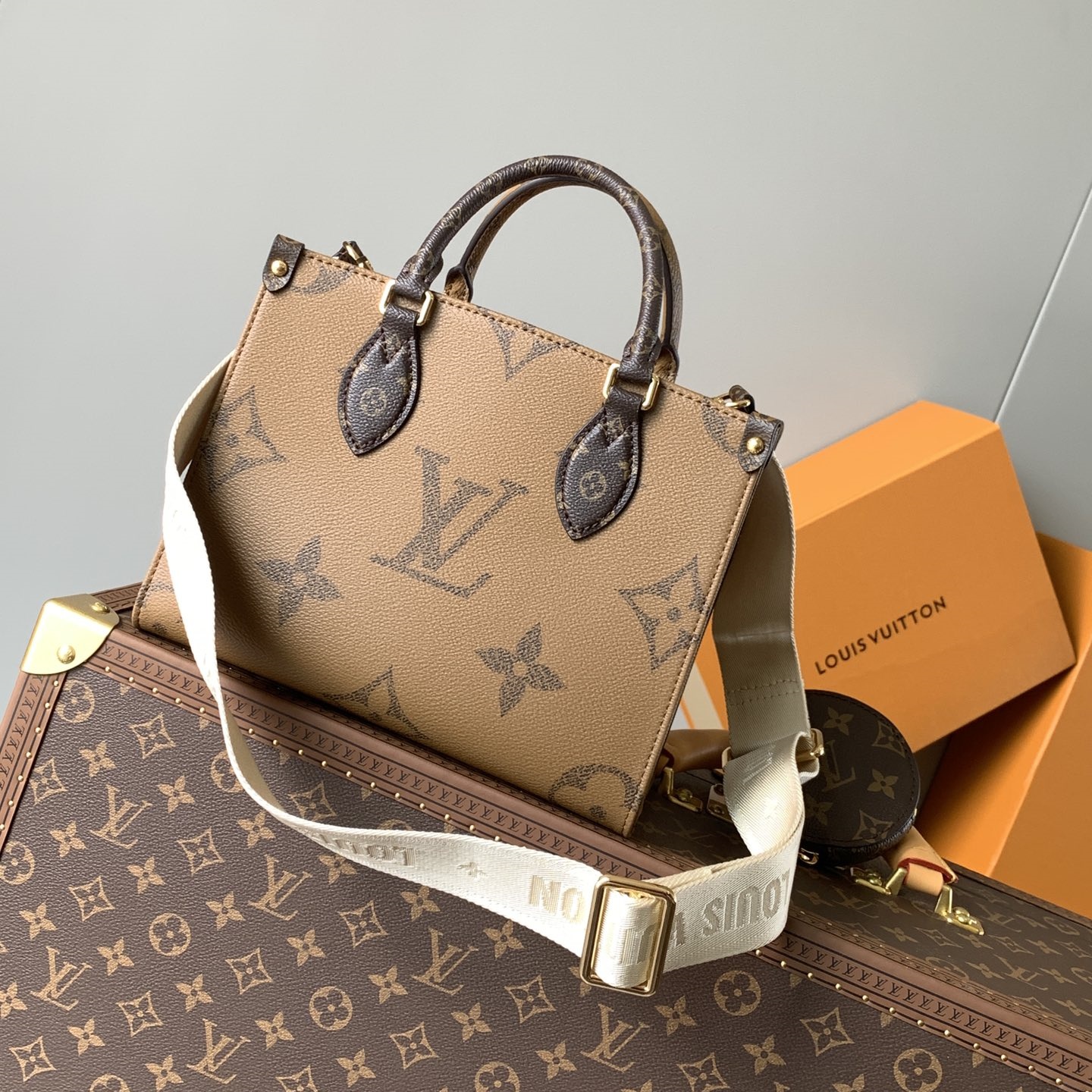 Louis Vuitton M46373 On The Go Shoulder Bags Size 25*19*11.5cm