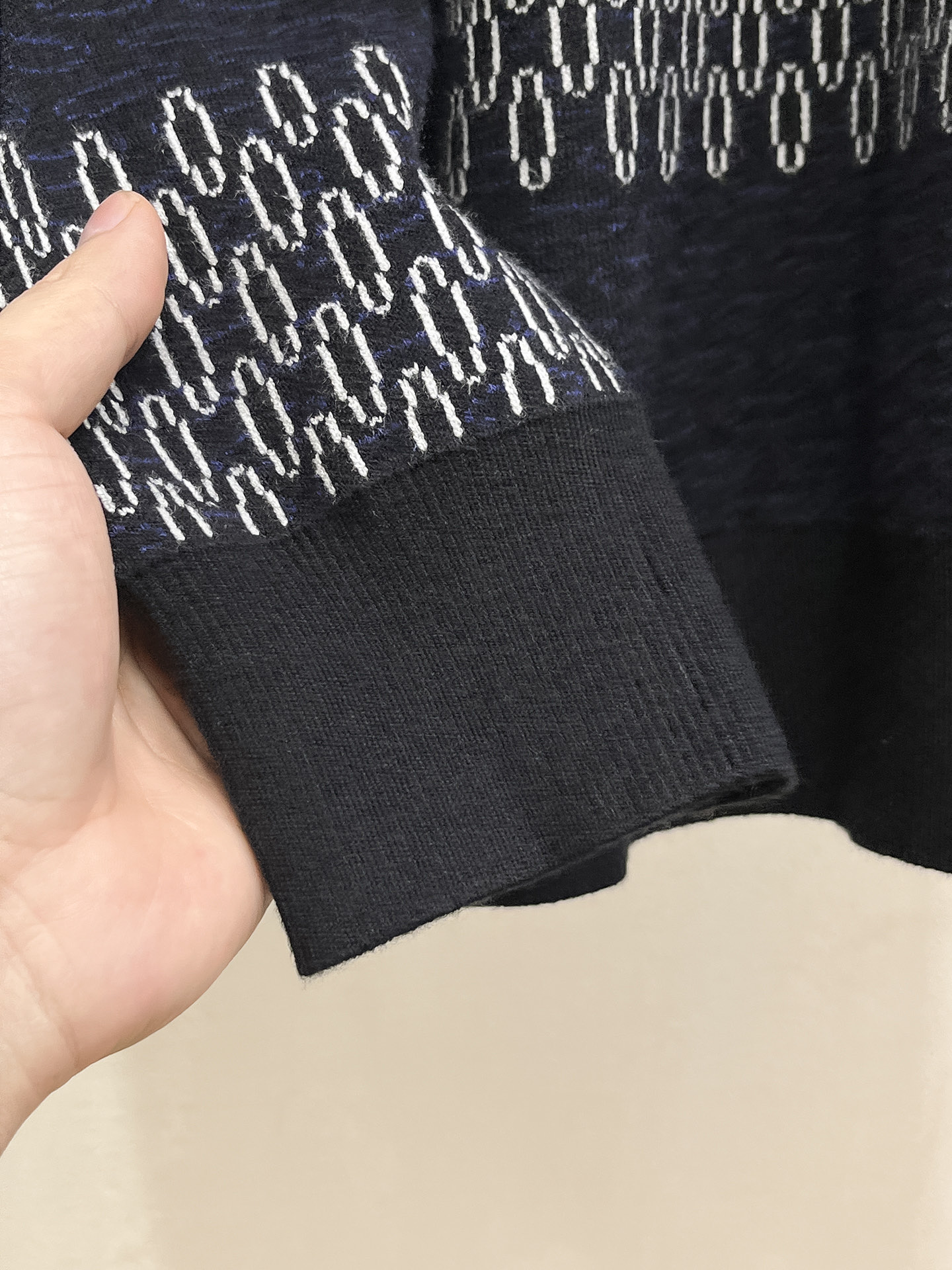 Louis Vuitton Unisex Sweatshirt Size M-XXXL