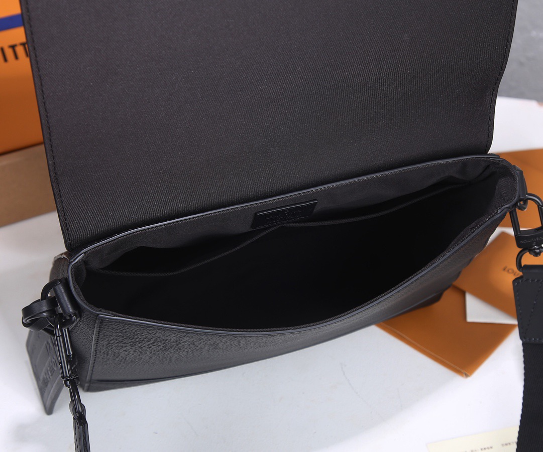 Louis Vuitton M57080 Aerogram Shoulder Bags Size 28*24*10cm