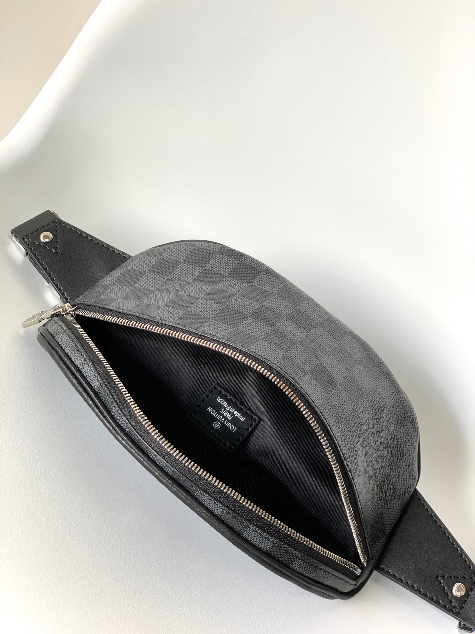 Louis Vuitton N40298 Discovery Graphite Men Bags Size 26*13*7cm