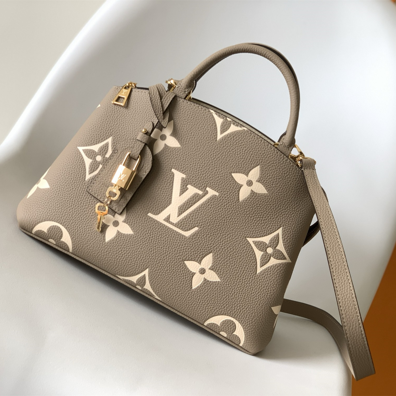 Louis Vuitton M45833 Women Bags 2-Size