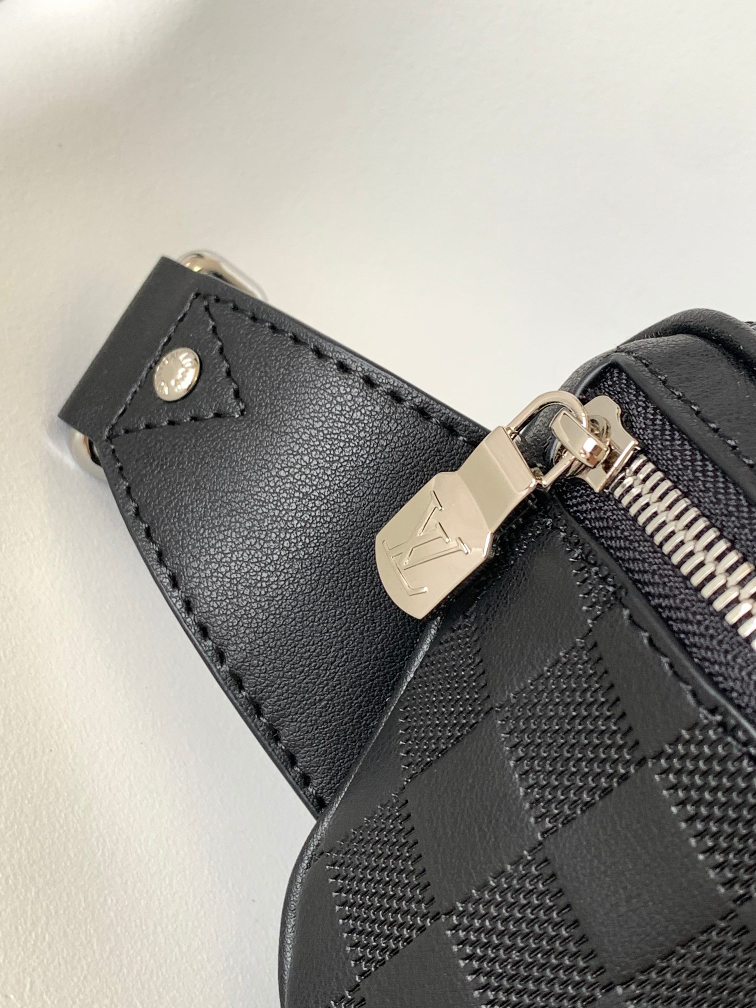 Louis Vuitton N40298 Discovery Graphite Men Bags Size 26*13*7cm