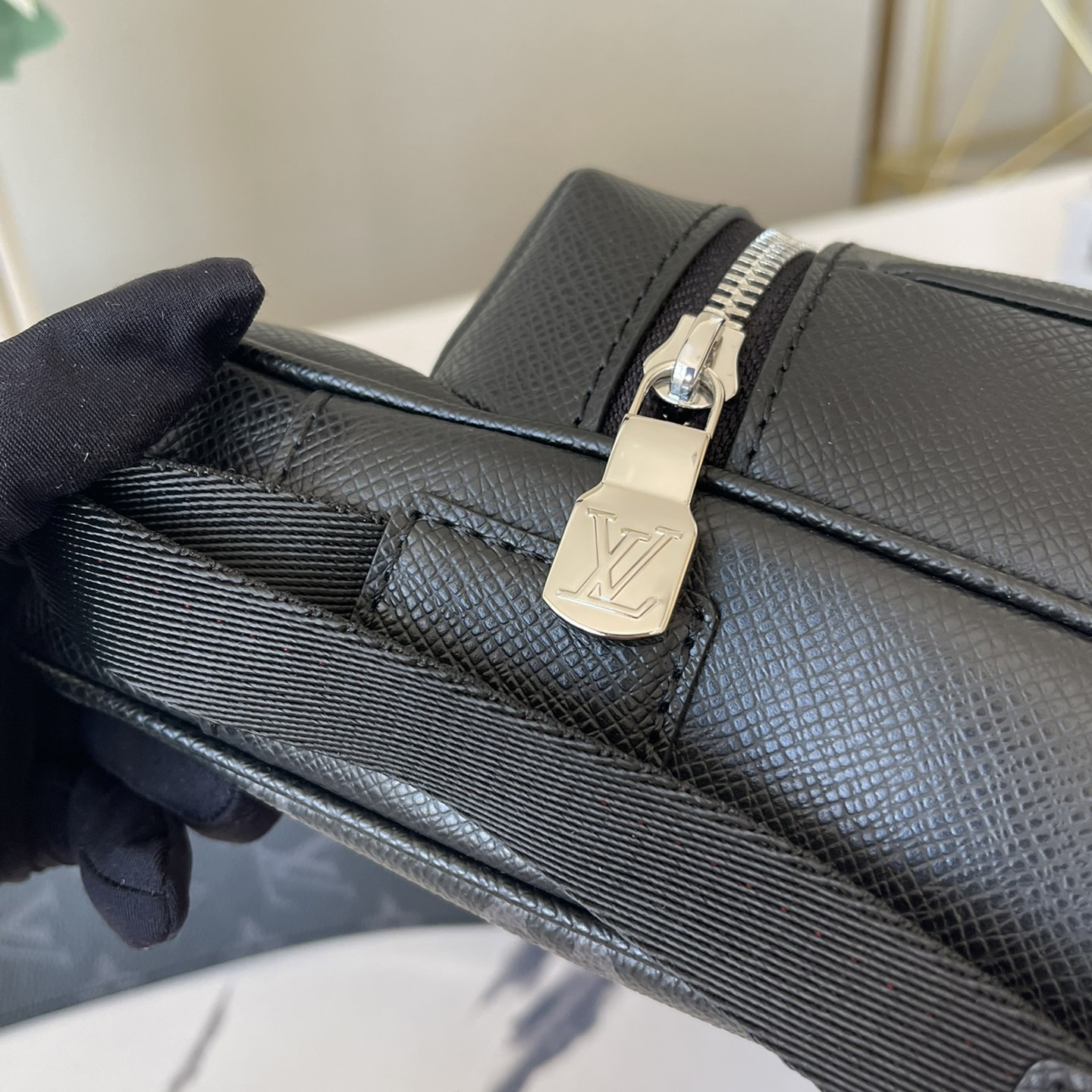 Louis Vuitton M30233 Outdoor Messenger Men Bags Size 29.5*20*10.5cm