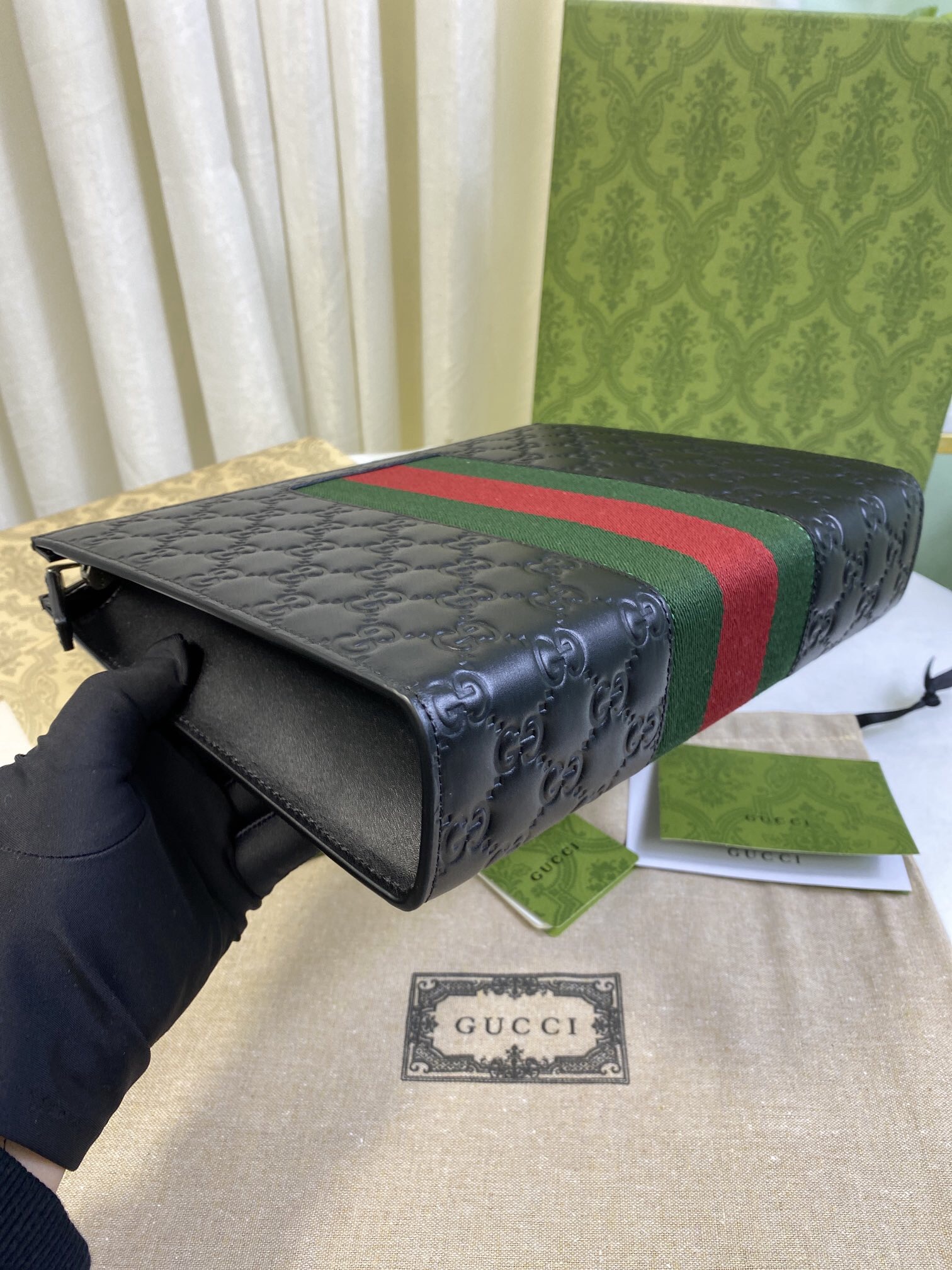 Gucci New GG Supreme Pouch Size 26*20*6cm Style 475316