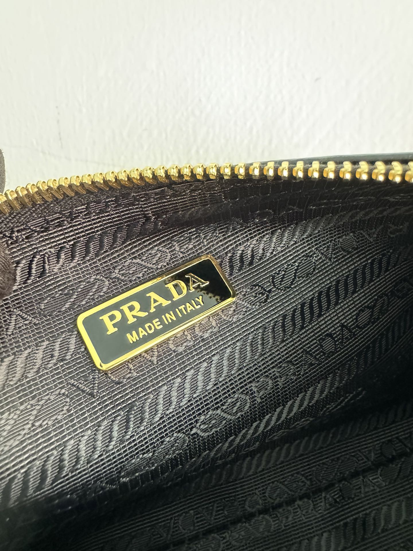 Prada 1BC201 Re-Edition 2002 Small Leather Shoulder Bags Size 23.5*10*5cm