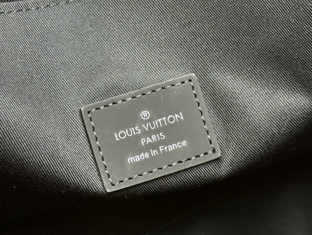 Louis Vuitton M62291 Pochette apollo Clutch Bags Size 34*25*2cm