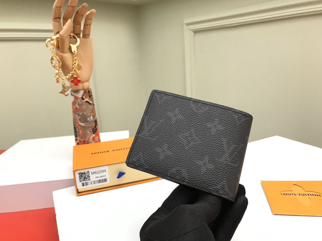 Louis Vuitton Men Wallet M62294 Size 11.9*9cm