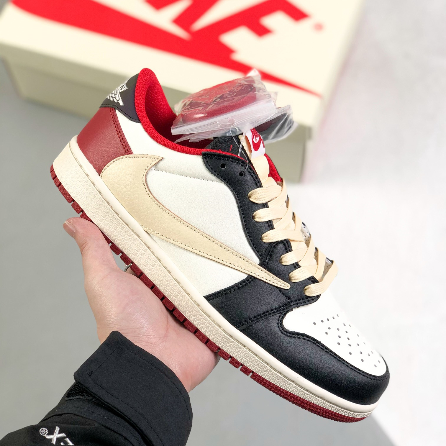 Nike Air Jordan 1 x Travis Scott Low Top Sneaker Shoes Gr. 36-46