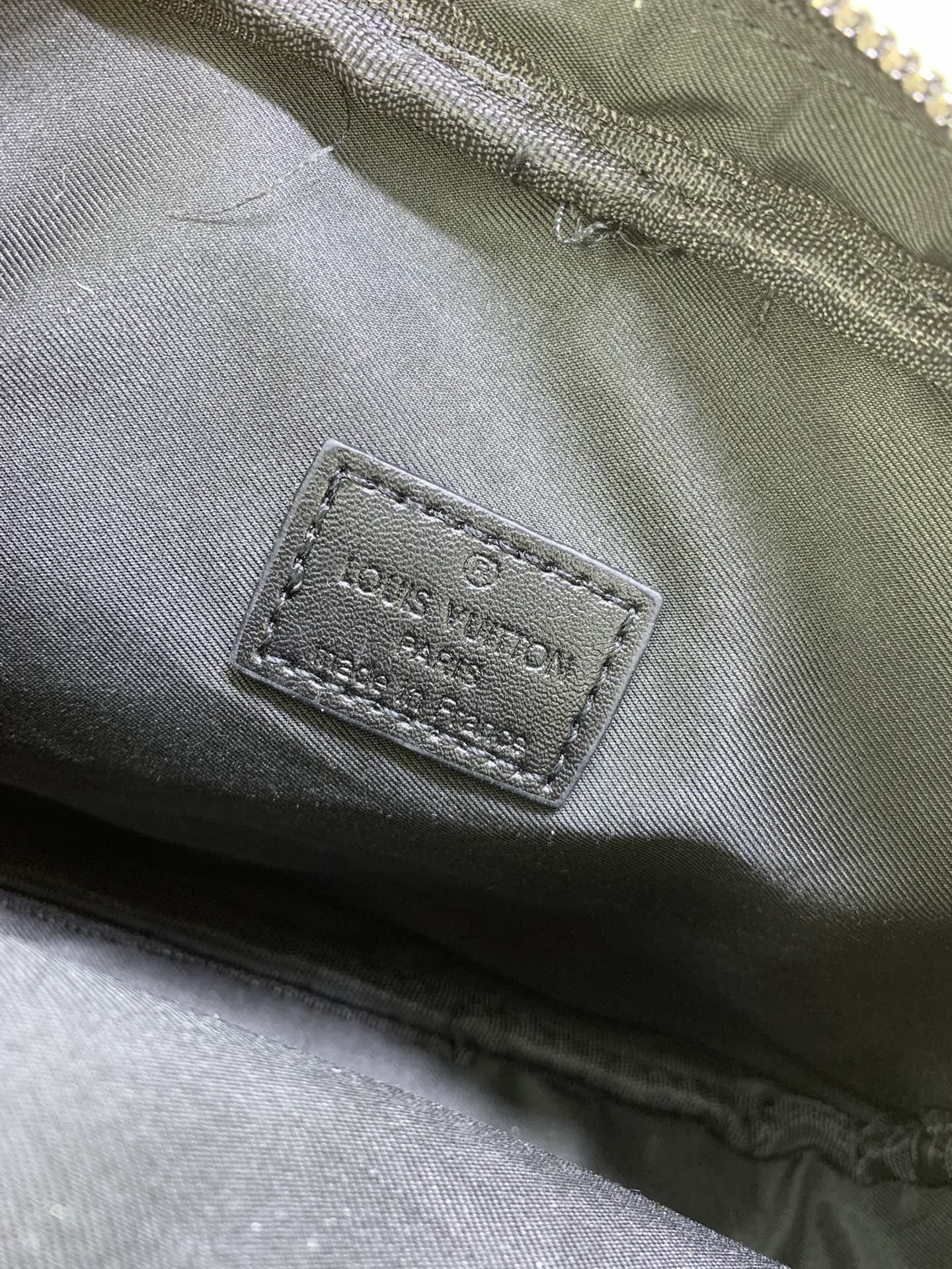 Louis Vuitton M46955 Alpha Shoulder Bags Size 11*18*6cm